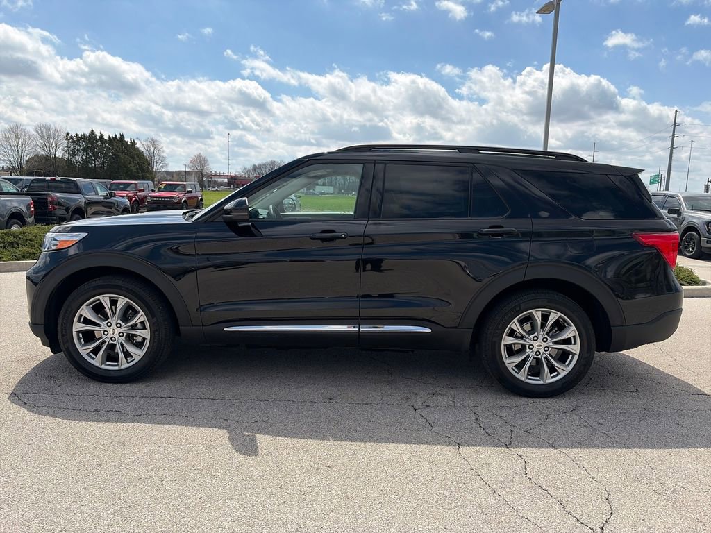 Used 2024 Ford Explorer XLT w/ Equipment Group 202A AWD/4WD image 4