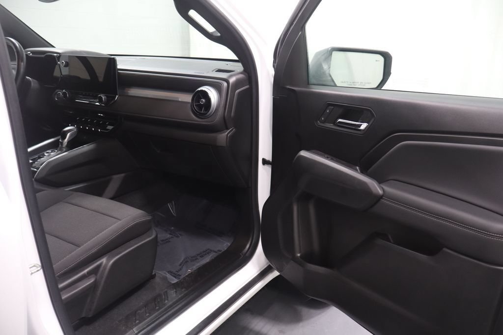 Used 2023 Chevrolet Colorado LT w/ LT Convenience Package II AWD/4WD image 17