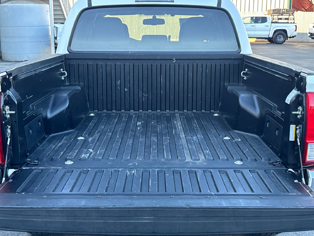 Used 2017 Toyota Tacoma SR5 w/ Tow Package RWD image 9