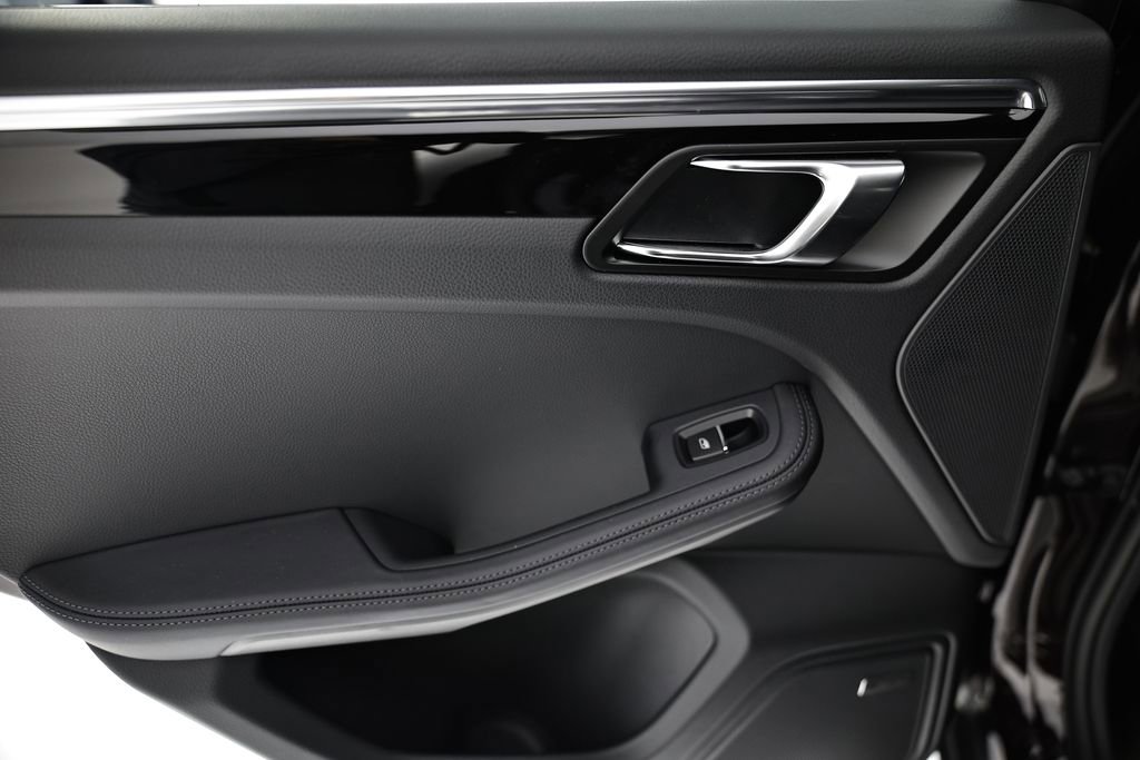 New 2026 Porsche Macan Turbo image 26