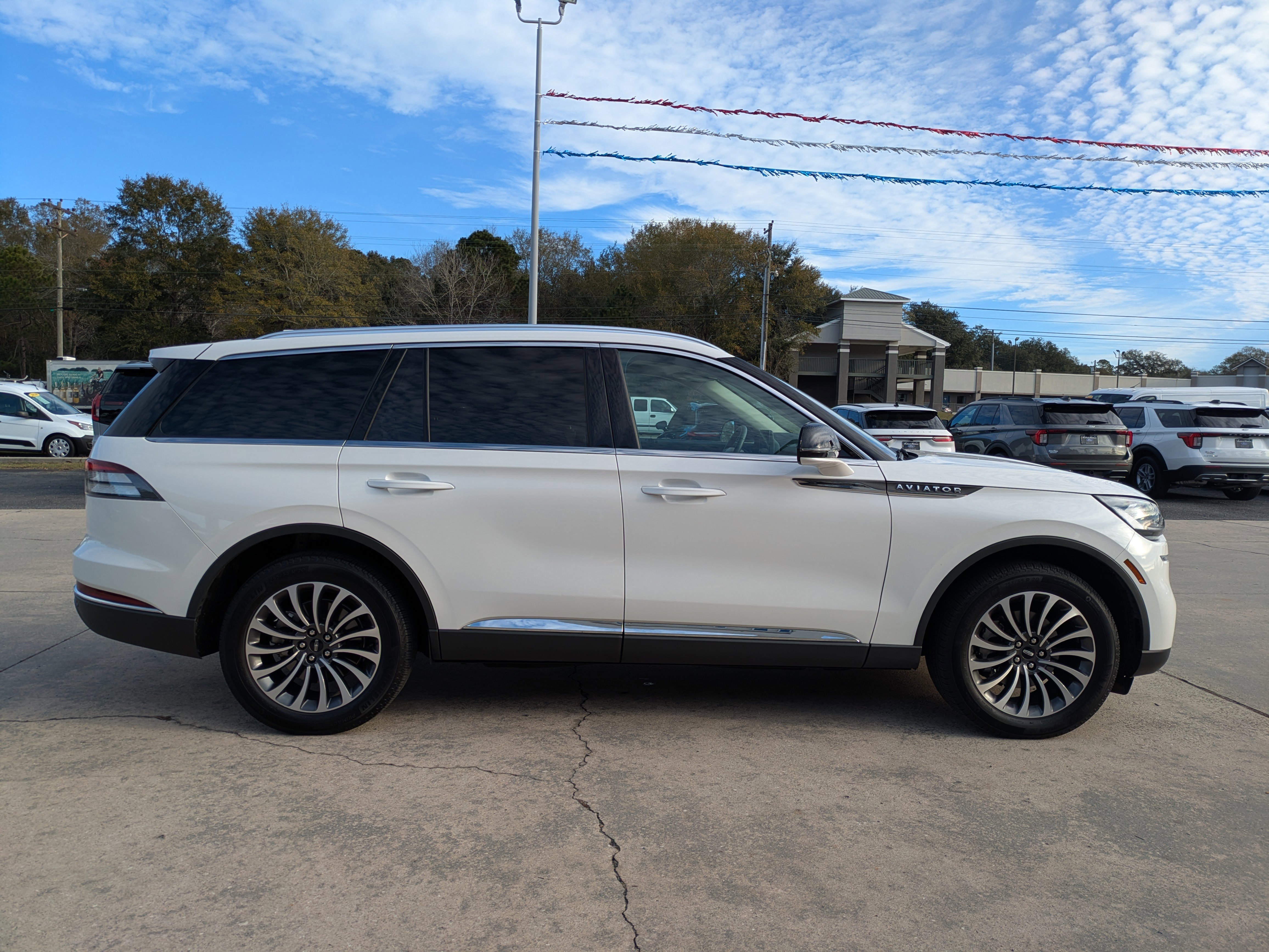 Used 2024 Lincoln Aviator AWD w/ Premium Package image 5