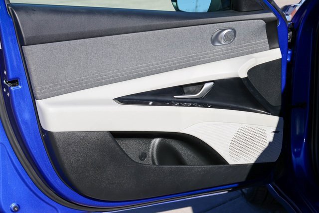 Used 2024 Hyundai Elantra Limited image 10