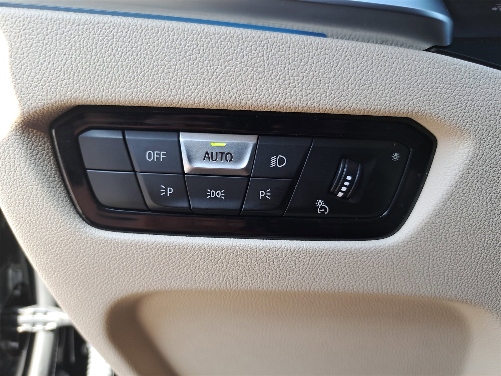 Used 2022 BMW 330e xDrive w/ Driving Assistance Package image 27