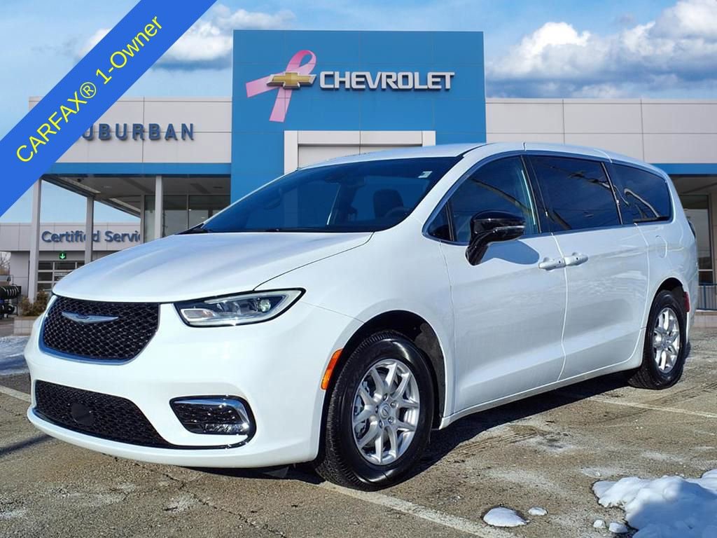 Used 2026 Chrysler Pacifica Select