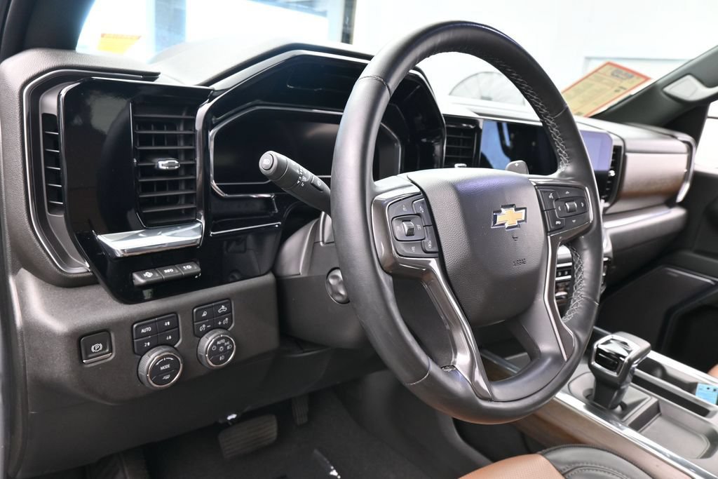 Used 2024 Chevrolet Silverado 1500 High Country w/ Technology Package AWD/4WD image 18