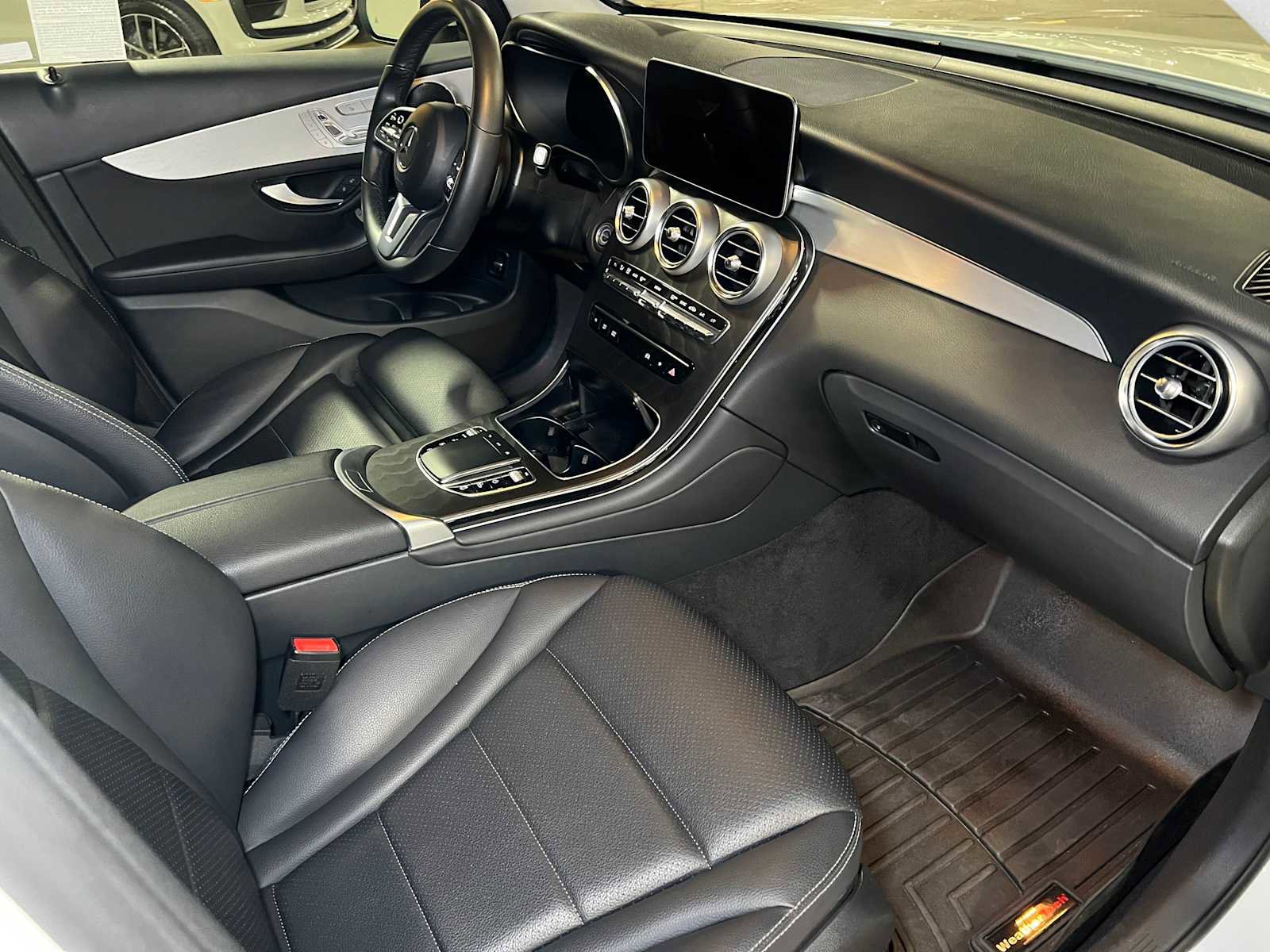 Used 2022 Mercedes-Benz GLC 300 4MATIC image 11