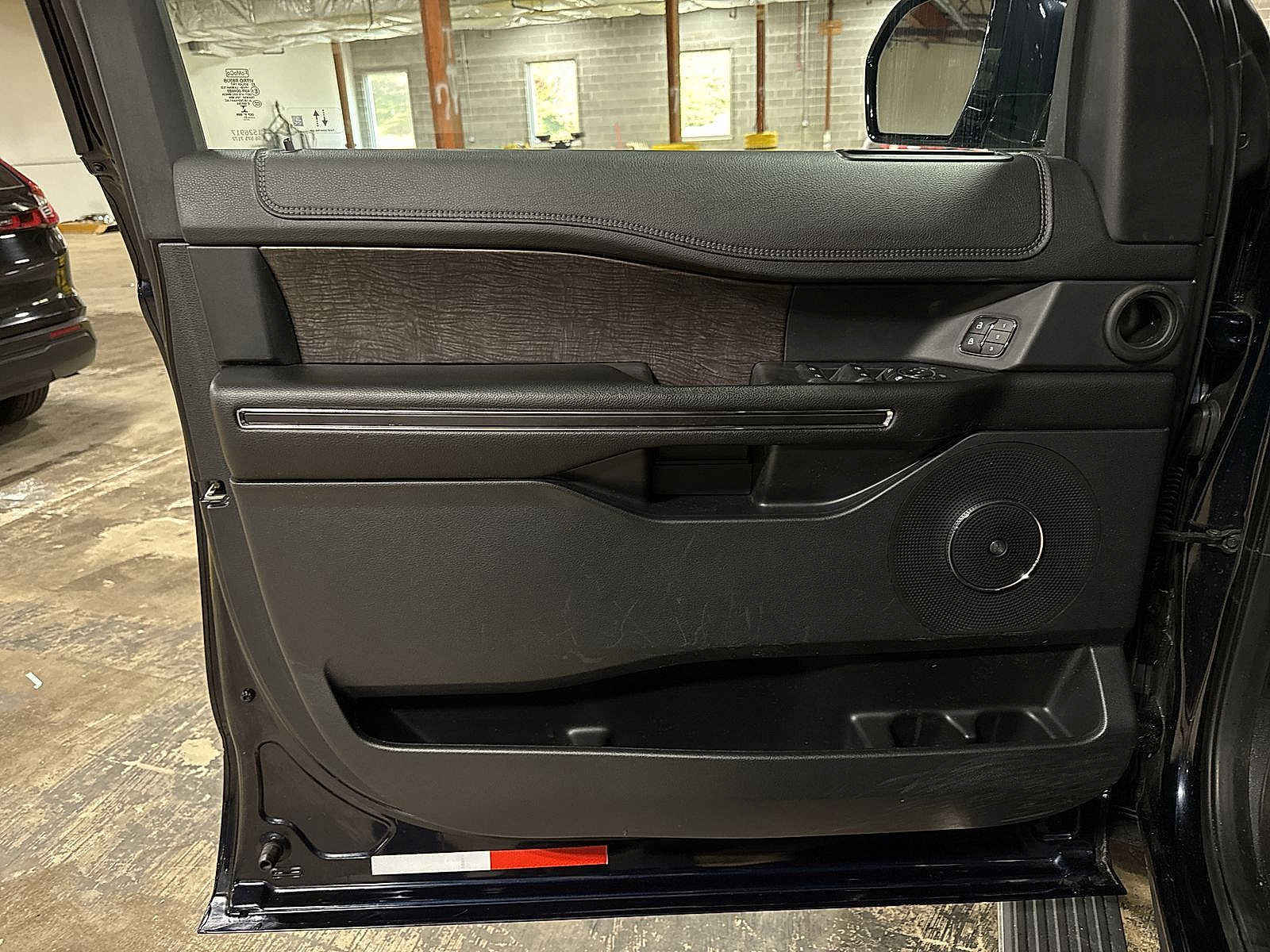 Used 2021 Ford Expedition Limited image 33