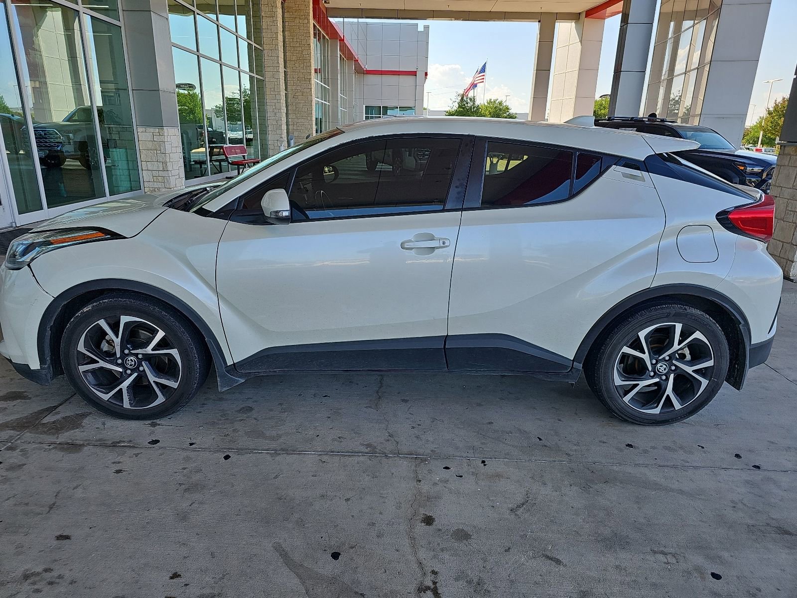 Used 2021 Toyota C-HR XLE FWD image 9