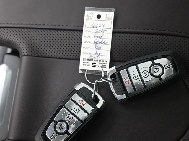 New 2025 Ford Expedition Platinum image 32