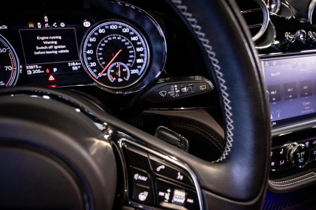 Used 2018 Bentley Bentayga image 45