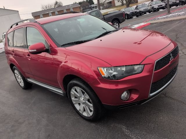 Used 2012 Mitsubishi Outlander SE image 2