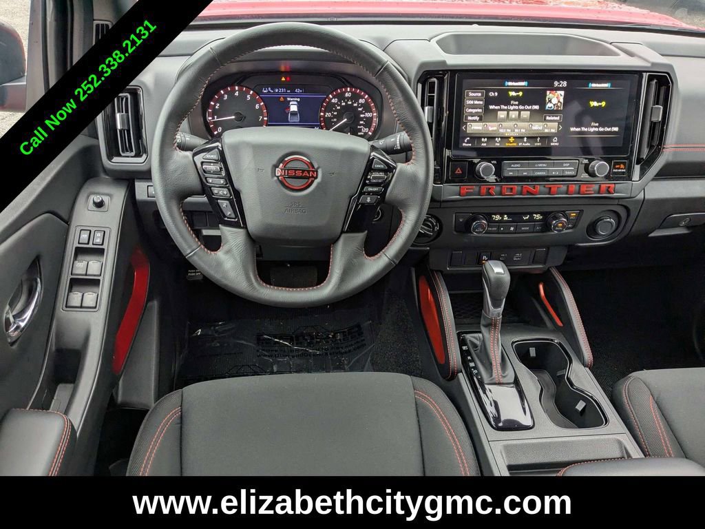 Used 2025 Nissan Frontier PRO-4X image 17