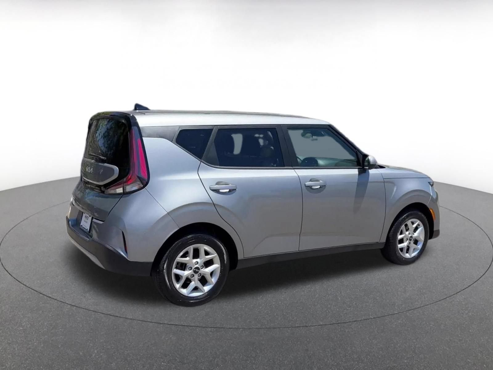 Used 2025 Kia Soul LX w/ LX Technology Package FWD image 15