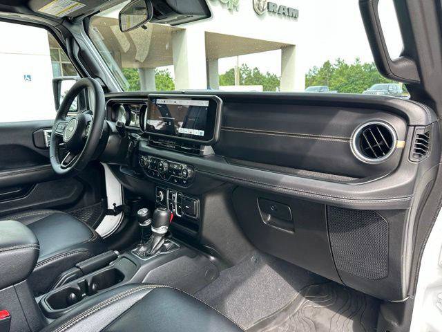 Certified 2025 Jeep Gladiator Overland AWD/4WD image 44