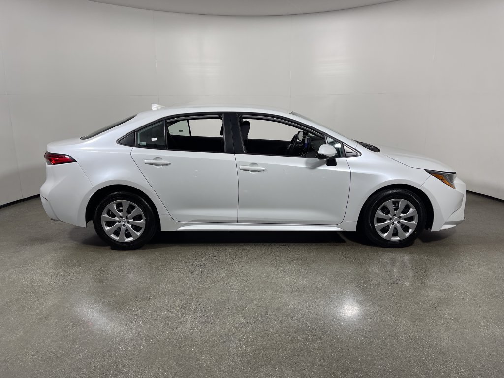 Used 2025 Toyota Corolla LE FWD image 2