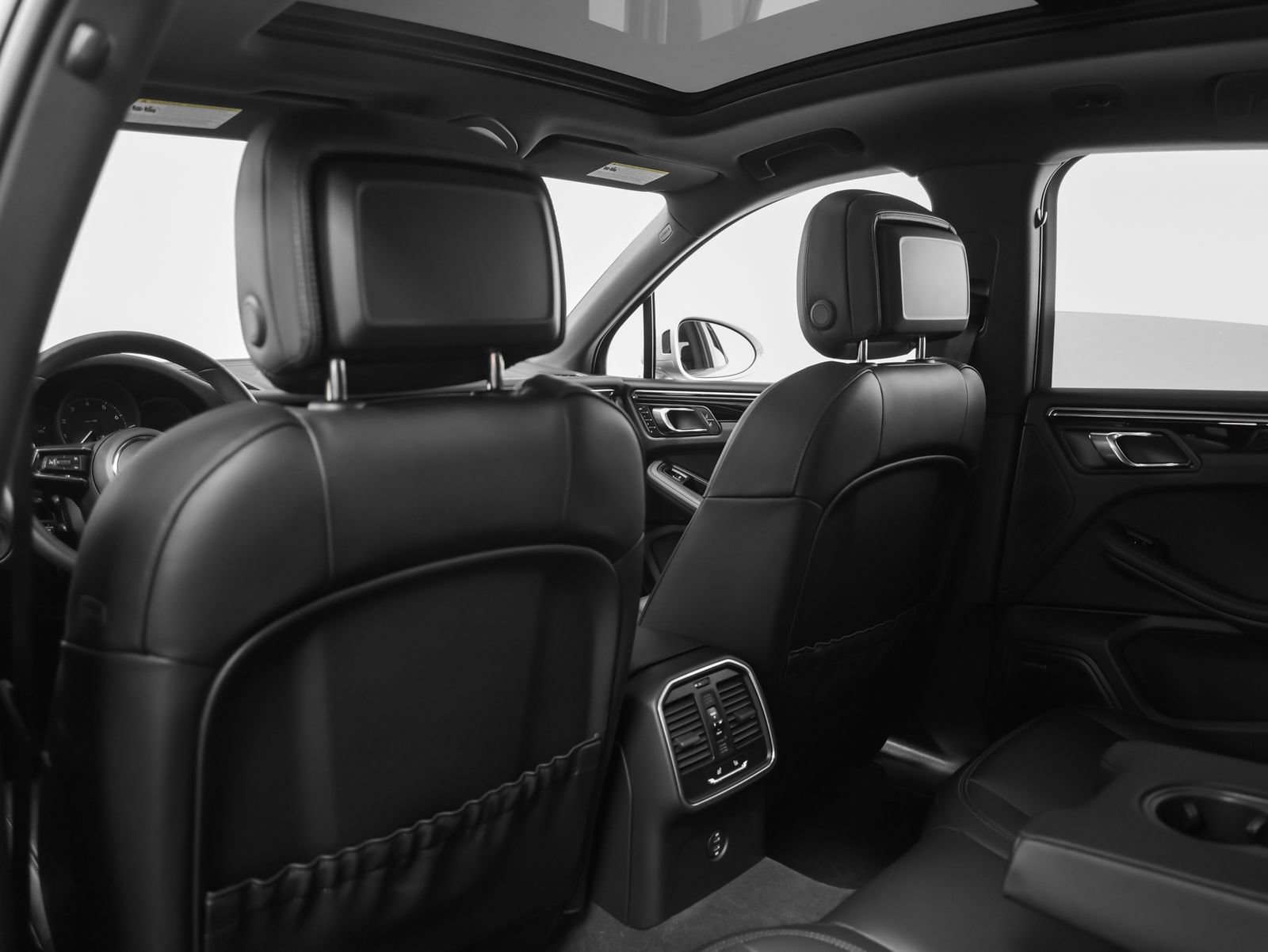 Certified 2026 Porsche Macan image 44