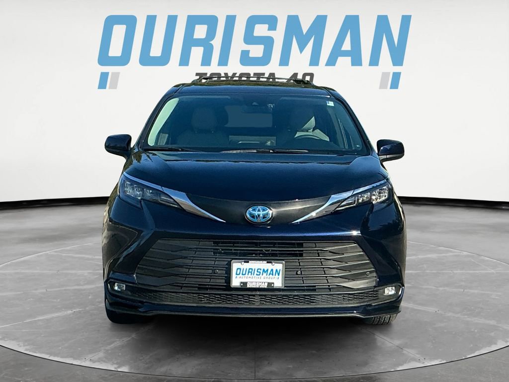 Used 2025 Toyota Sienna XLE image 8