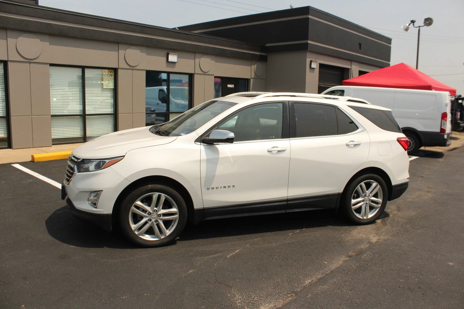 Used 2018 Chevrolet Equinox Premier AWD/4WD image 2