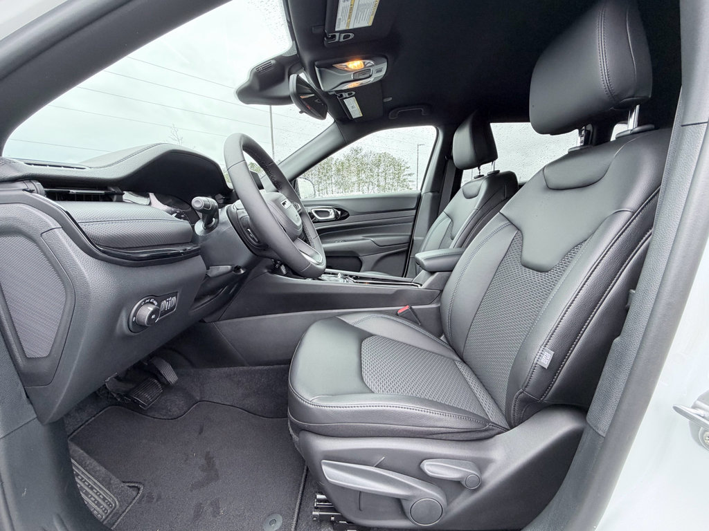 New 2026 Jeep Compass Latitude image 20