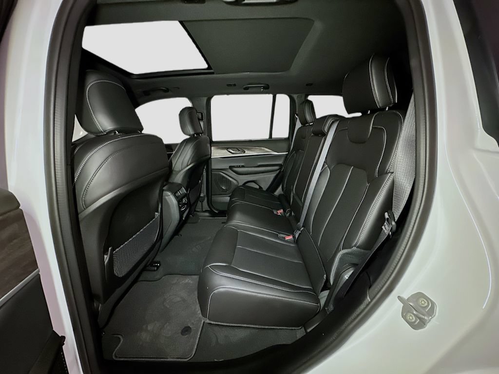 New 2025 Jeep Grand Cherokee Limited w/ Luxury Tech Group II AWD/4WD image 15