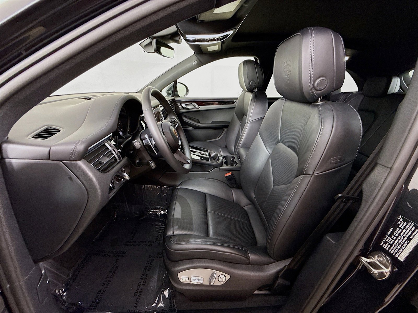 Used 2025 Porsche Macan image 5