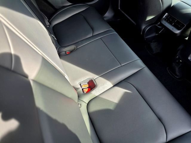 Used 2023 Tesla Model Y Long Range image 32