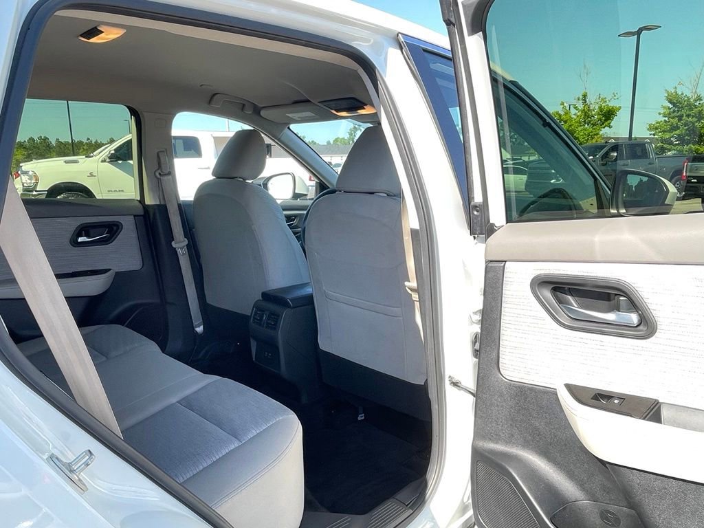 Used 2023 Nissan Rogue SV FWD image 30