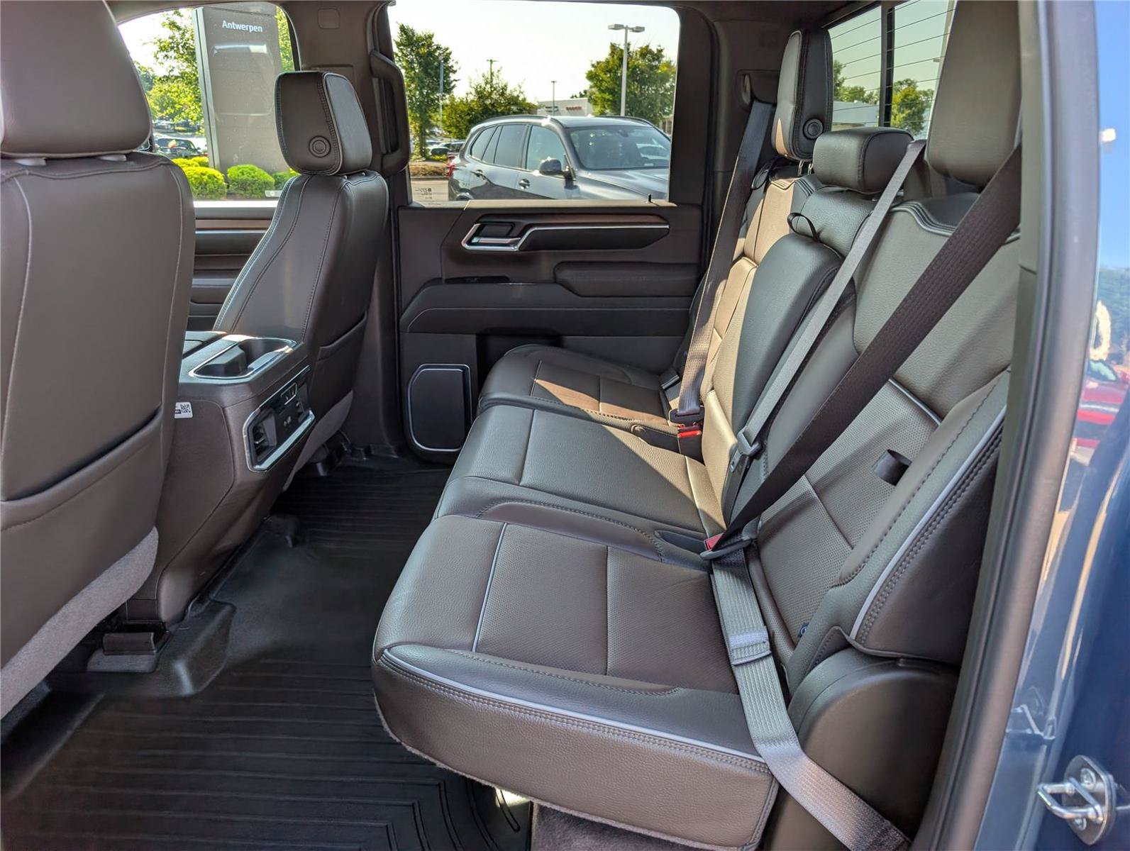 Used 2024 GMC Sierra 2500 Denali w/ Denali Reserve Package AWD/4WD image 17