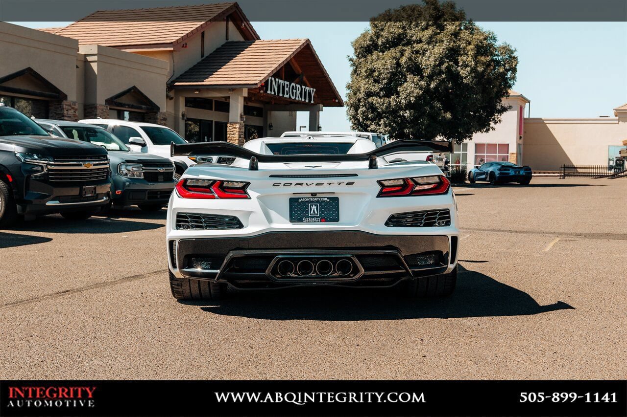 Used 2023 Chevrolet Corvette Z06 w/ Z07 Performance Package RWD image 6