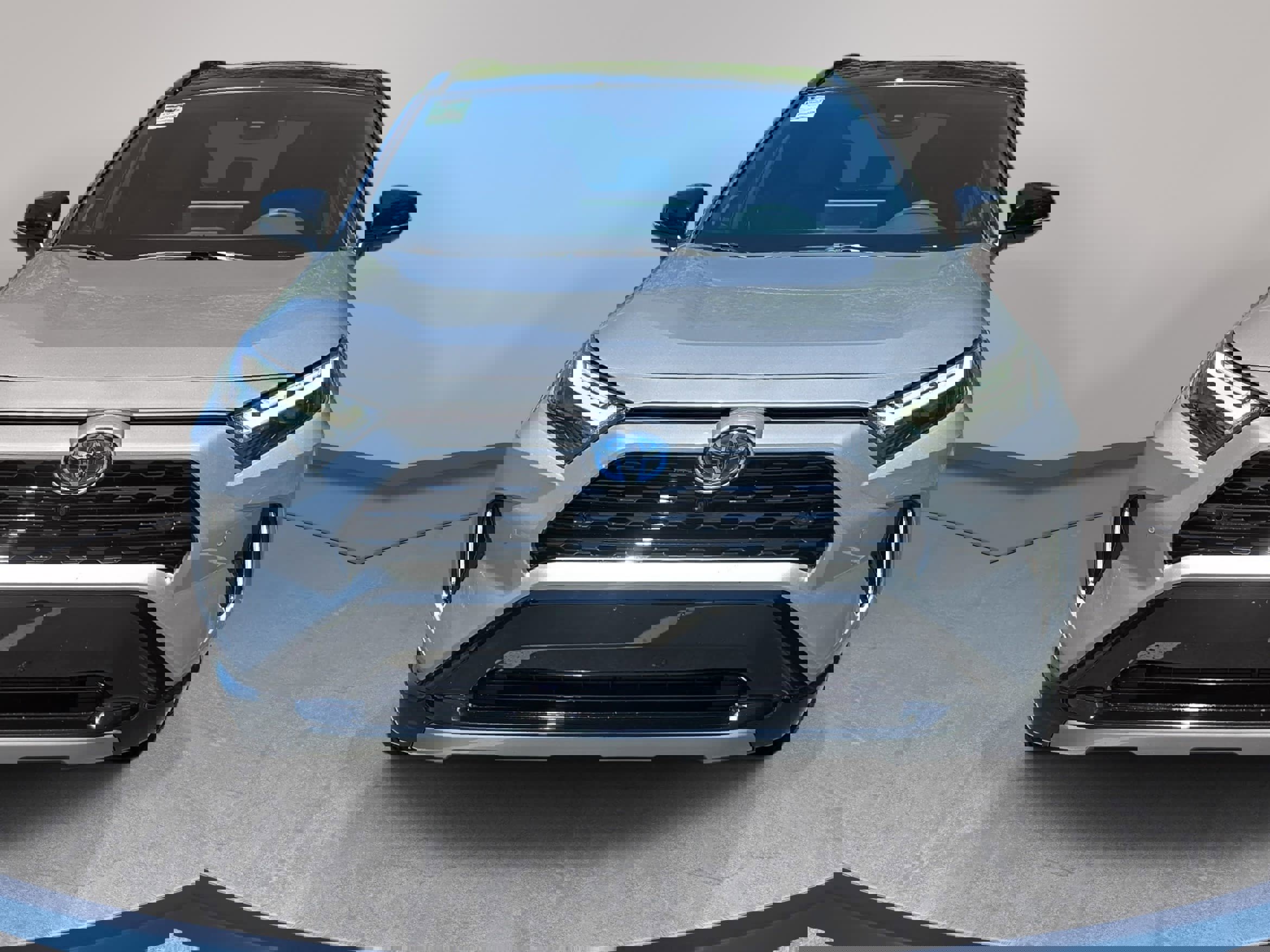 Used 2023 Toyota RAV4 XSE AWD/4WD image 2