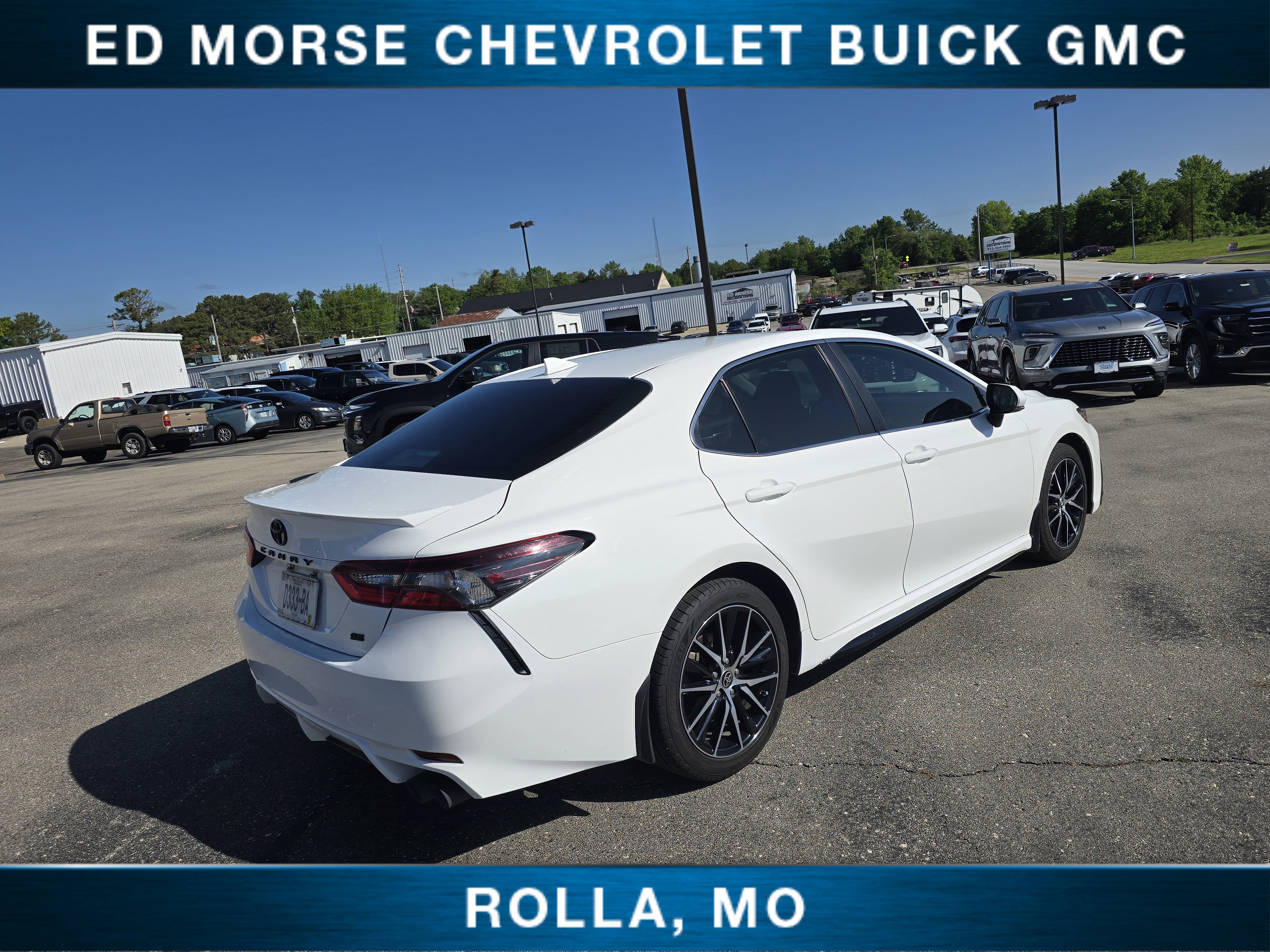 Used 2024 Toyota Camry SE FWD image 3