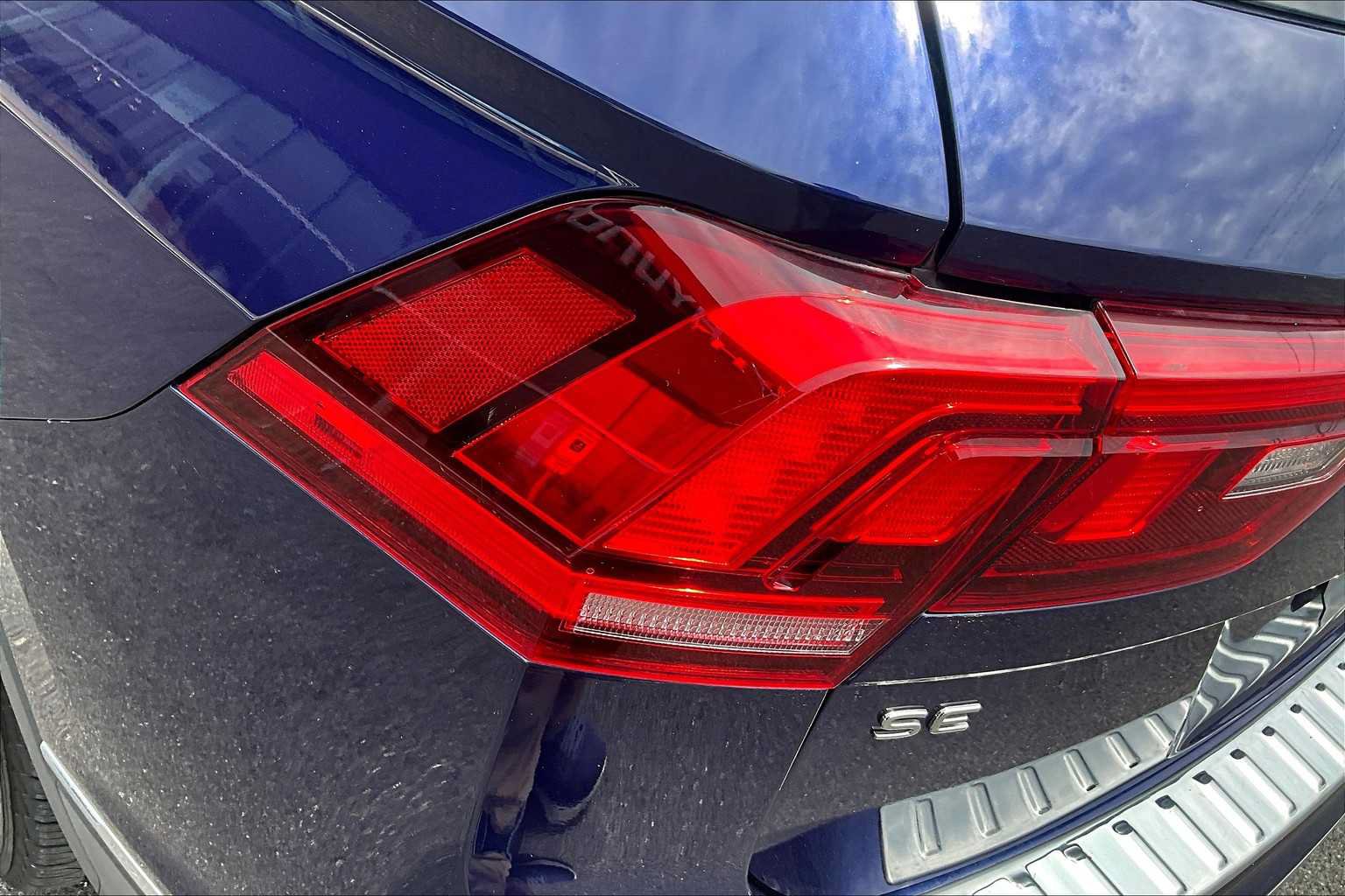 Used 2022 Volkswagen Tiguan SE AWD/4WD image 29