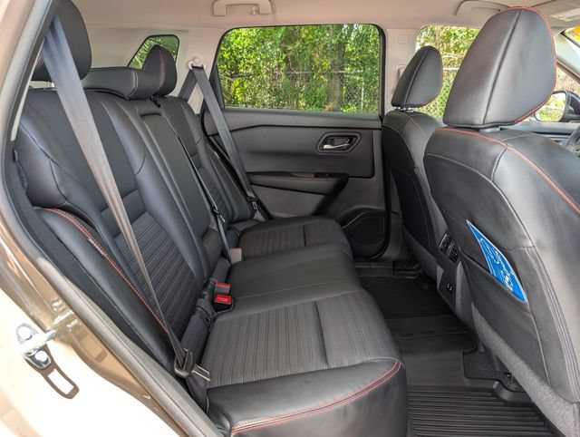 Used 2025 Nissan Rogue SV AWD/4WD image 28