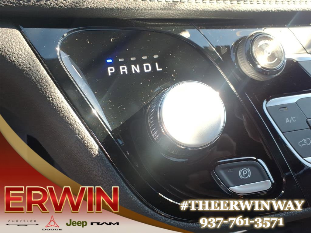 New 2026 Chrysler Pacifica Select image 11