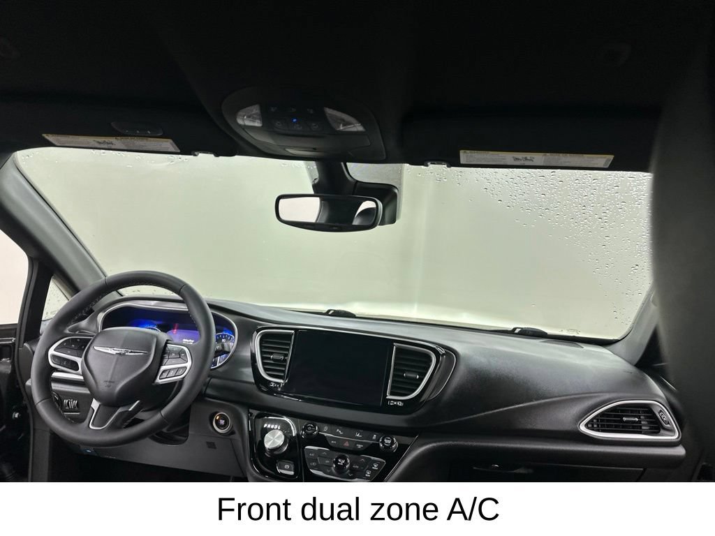 Used 2025 Chrysler Pacifica Select FWD image 22