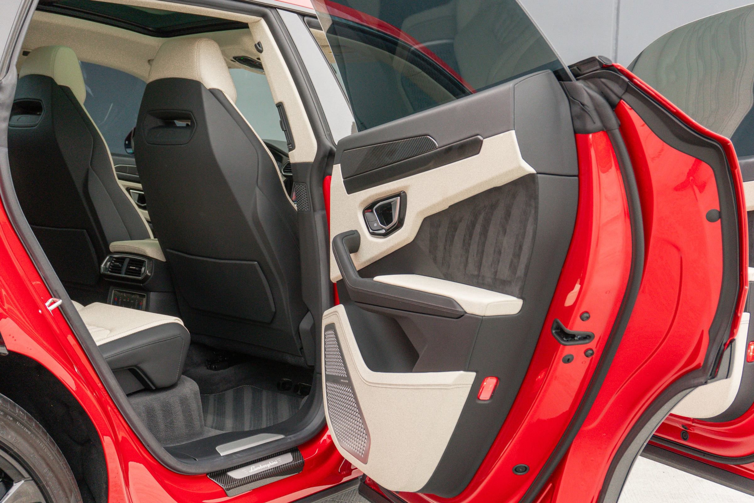 Used 2023 Lamborghini Urus S image 56