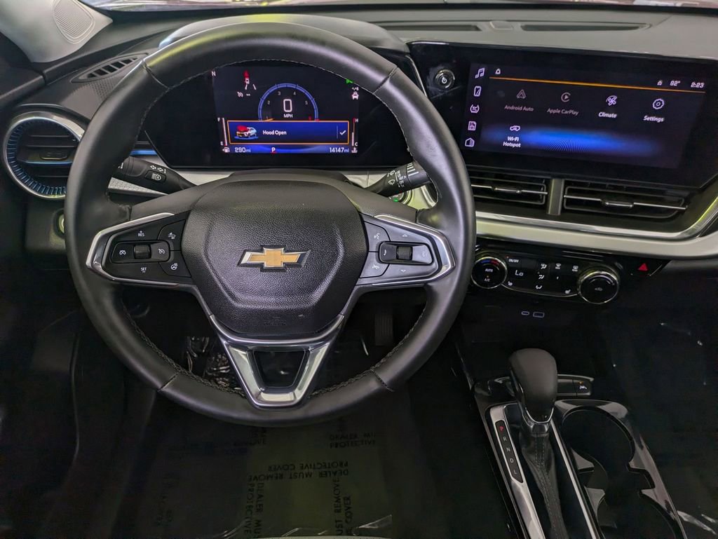 Used 2025 Chevrolet Trax LT w/ LT Convenience Package FWD image 32