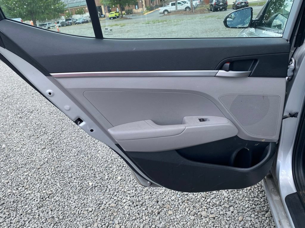 Used 2019 Hyundai Elantra SE FWD image 16