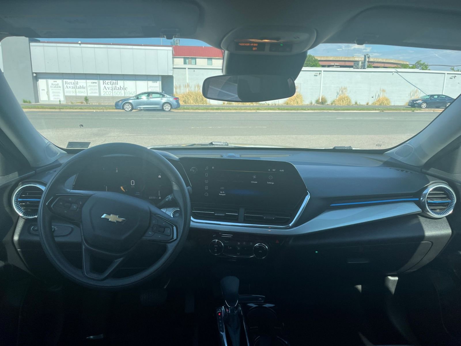 Used 2025 Chevrolet Trax LT FWD image 32