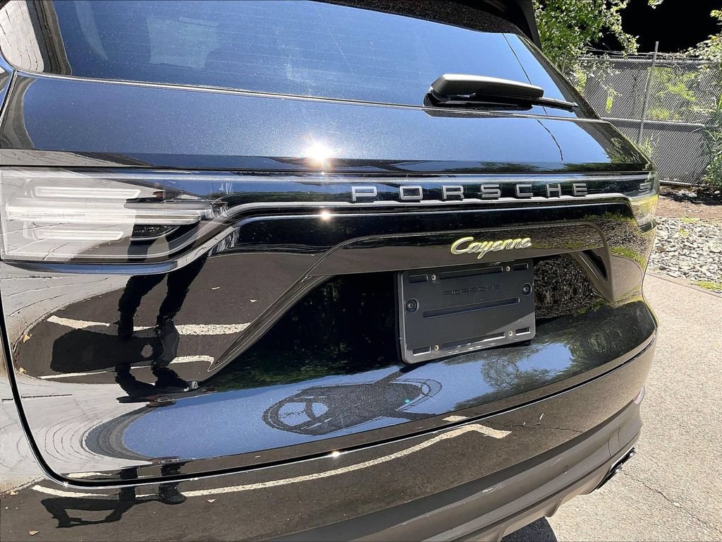 Certified 2023 Porsche Cayenne Platinum Edition AWD/4WD image 13