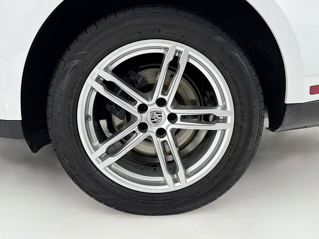 Certified 2023 Porsche Macan Turbo AWD/4WD image 34