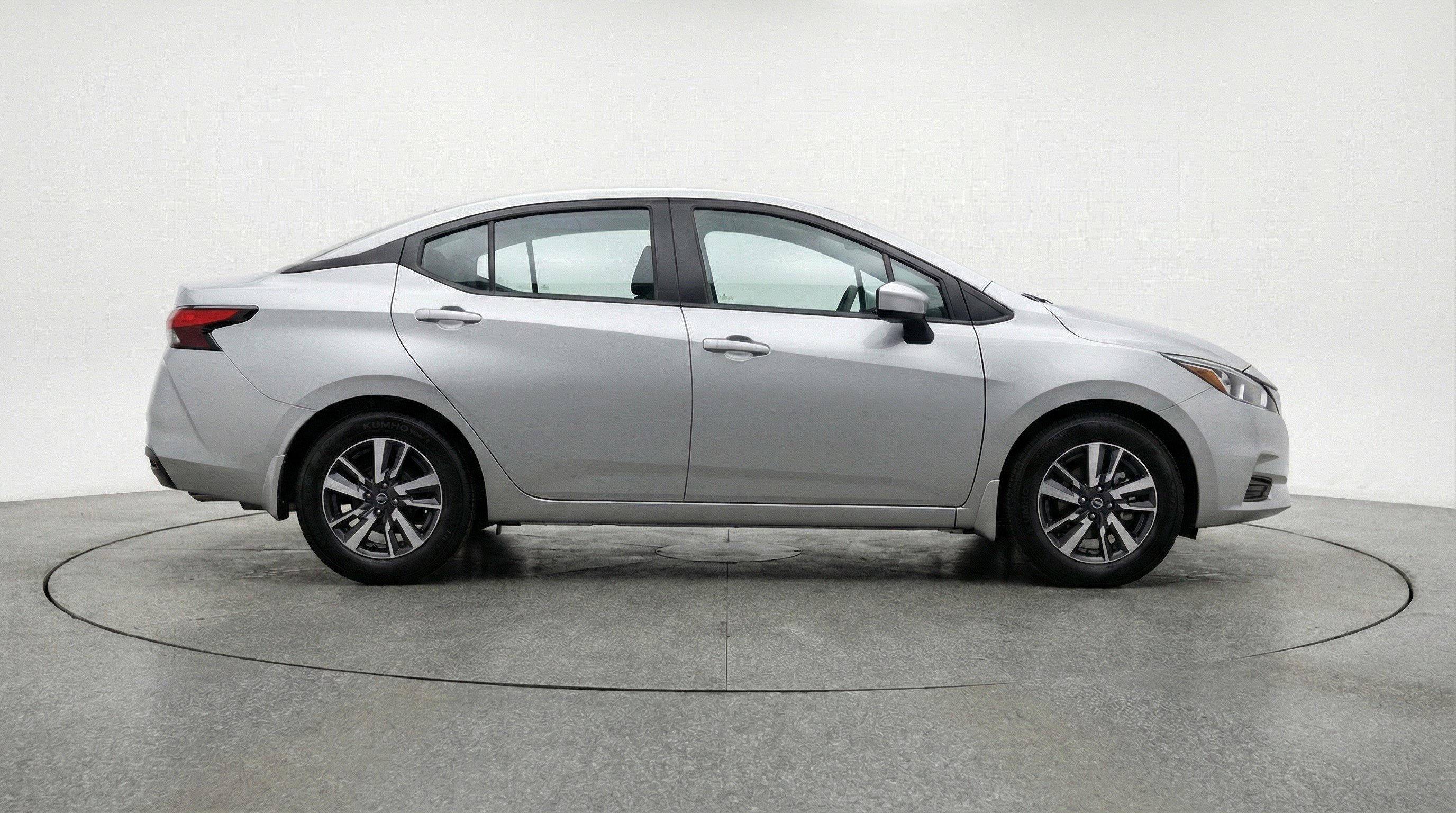 Used 2025 Nissan Versa SV FWD image 11