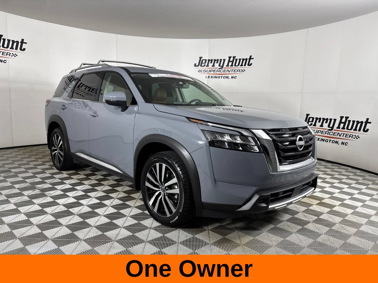Used 2025 Nissan Pathfinder Platinum w/ Cargo Package FWD image 4