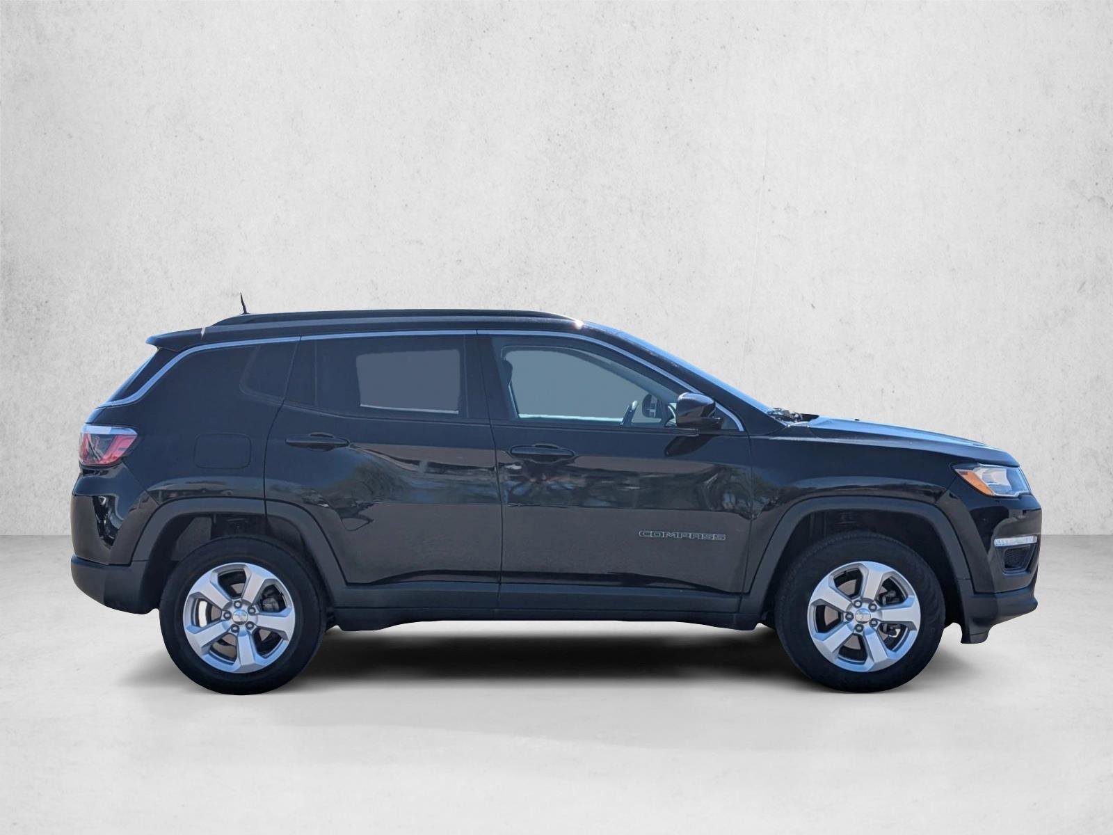 Used 2017 Jeep Compass Latitude AWD/4WD video 4