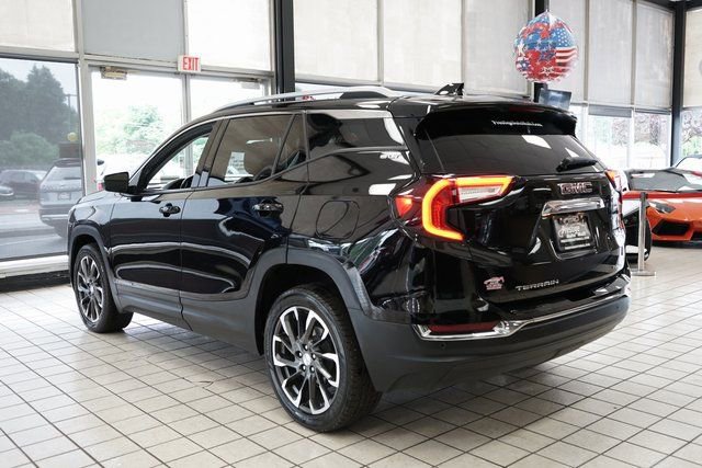 Used 2022 GMC Terrain SLT w/ Infotainment Package II image 4