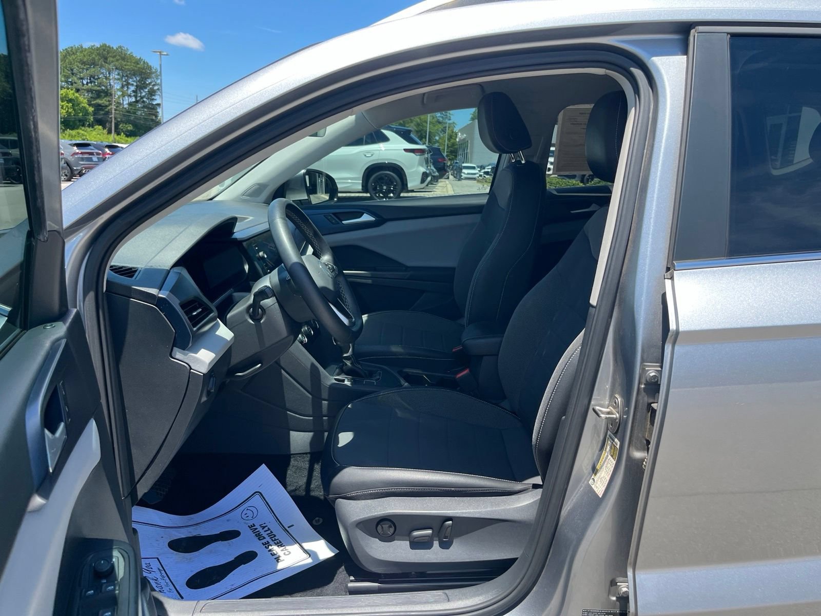 Used 2022 Volkswagen Taos SE w/ Driver Assistance Package FWD image 27