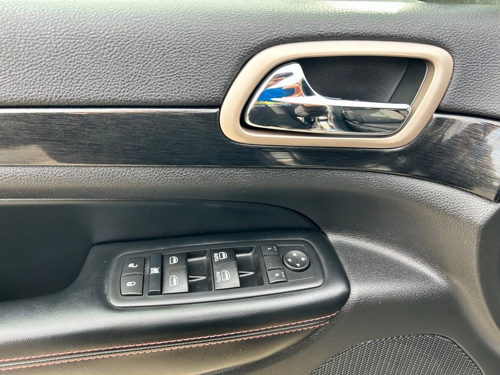 Used 2016 Jeep Grand Cherokee Laredo 75th Anniversary image 21