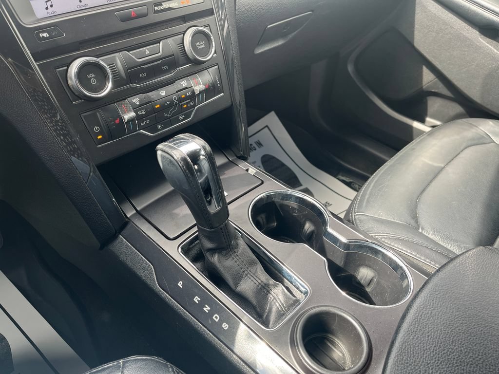 Used 2017 Ford Explorer XLT w/ Equipment Group 202A FWD image 20