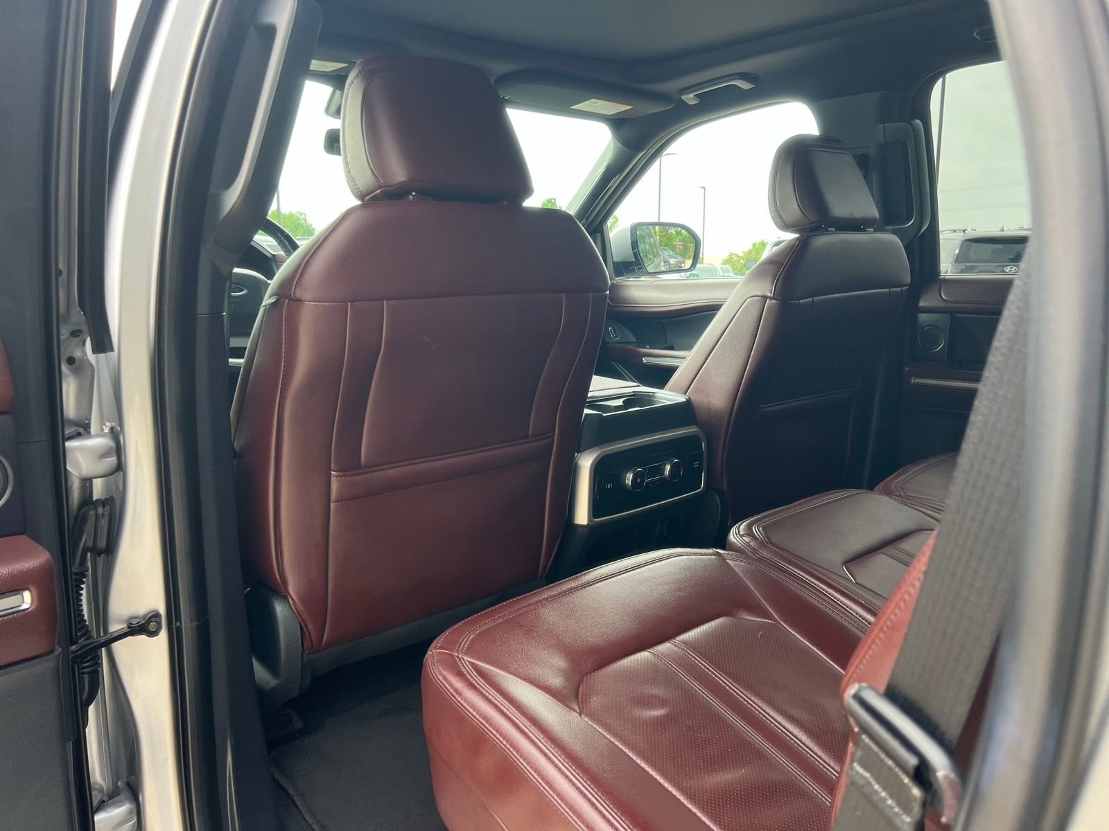 Used 2024 Ford Expedition Limited AWD/4WD image 18