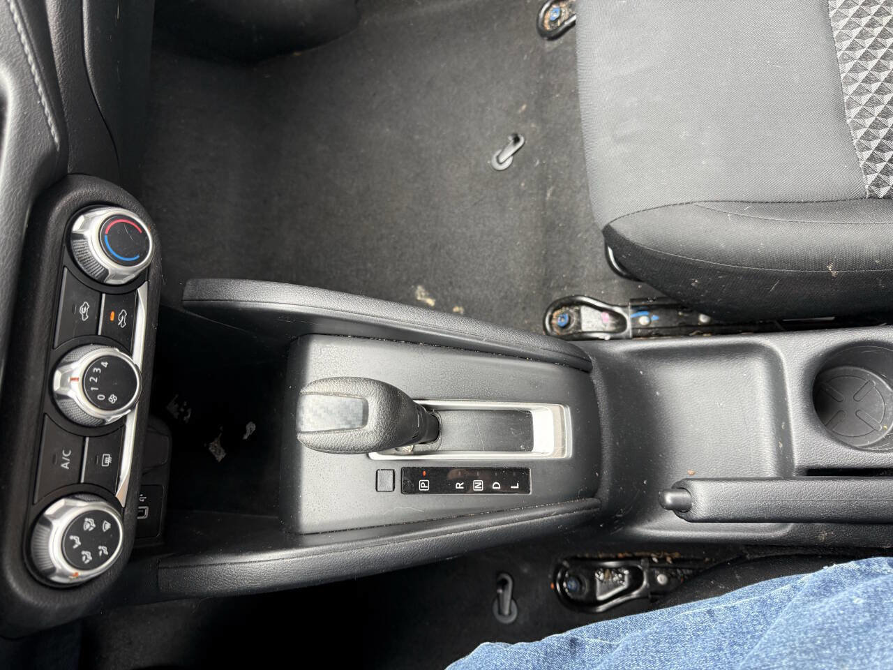 Used 2022 Nissan Versa S image 24